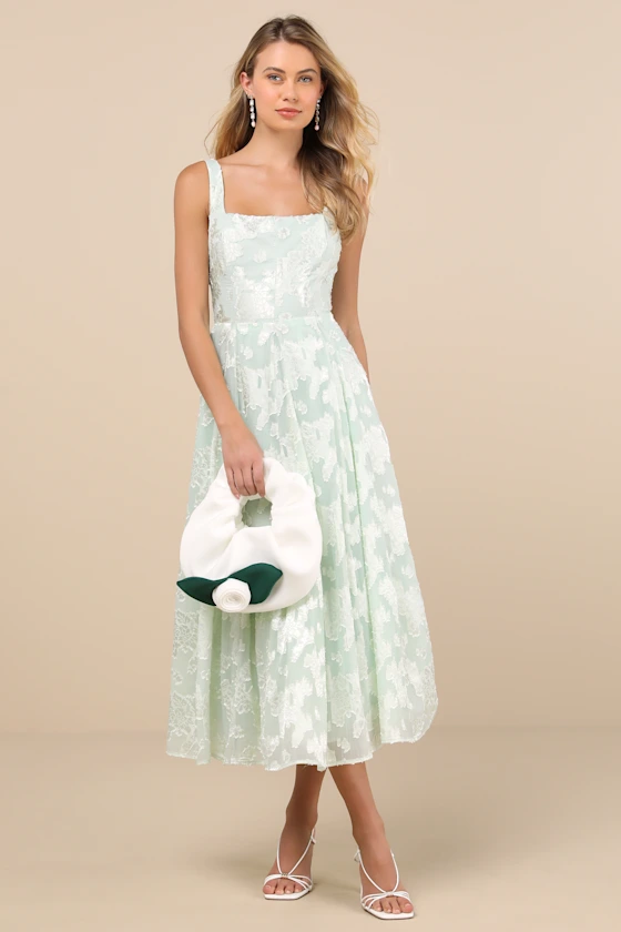 7 Stylish Outfits to Wear to a Birthday Dinner